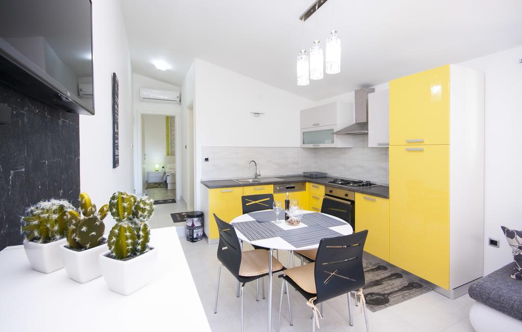 Apartments Alisa Brodarica  Bagian luar foto
